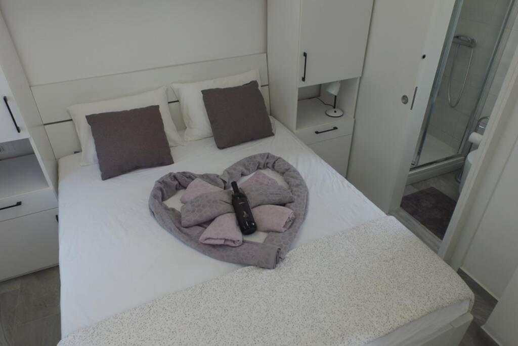Apartment In Park Forest Soline Near The Sea Pjescana Uvala Extérieur photo