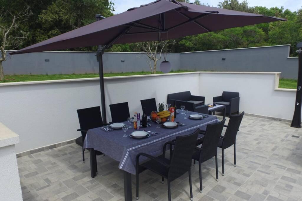 Apartment In Park Forest Soline Near The Sea Pjescana Uvala Extérieur photo