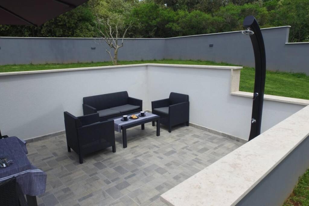 Apartment In Park Forest Soline Near The Sea Pjescana Uvala Extérieur photo