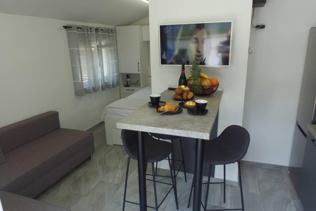 Apartment In Park Forest Soline Near The Sea Pjescana Uvala Extérieur photo